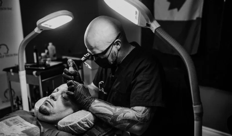 Scalp micropigmentation session at Scalp Tech Inc.